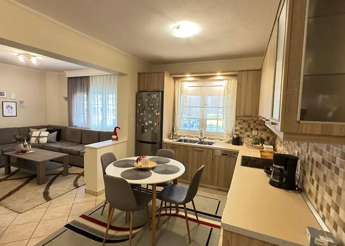 Cozy Near The Mill Of Elves 트리칼라